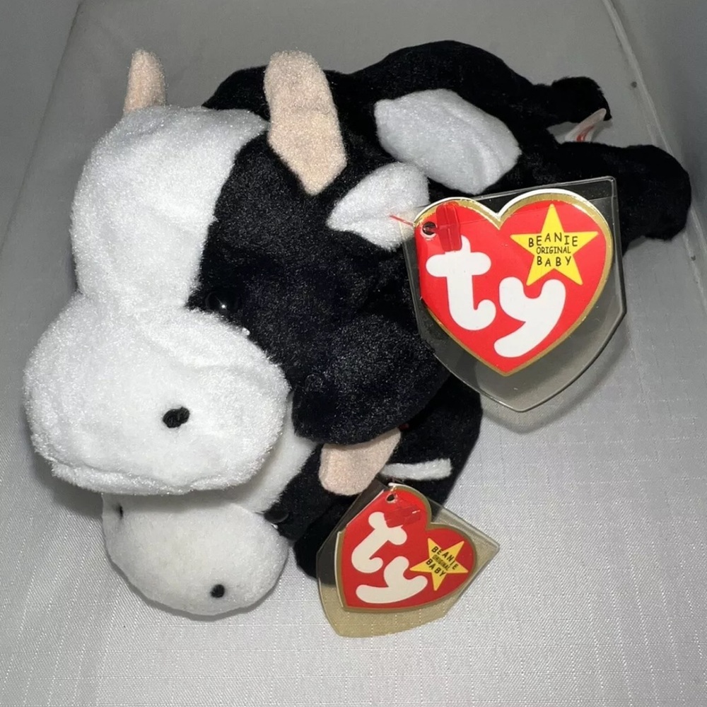 Ty Daisy the Cow Style 4006 TY Beanie Baby with Tags Lot Of 2.